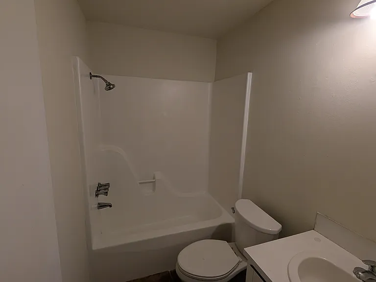 100 Eames Ave — Photo 12