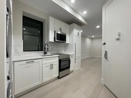 Rented by HOLTON REAL ESTATE INC. | media 8