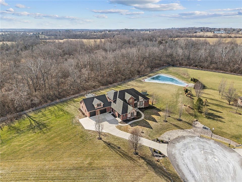 8428 Erickson Ct, Waynesville, OH 45068 | Zillow