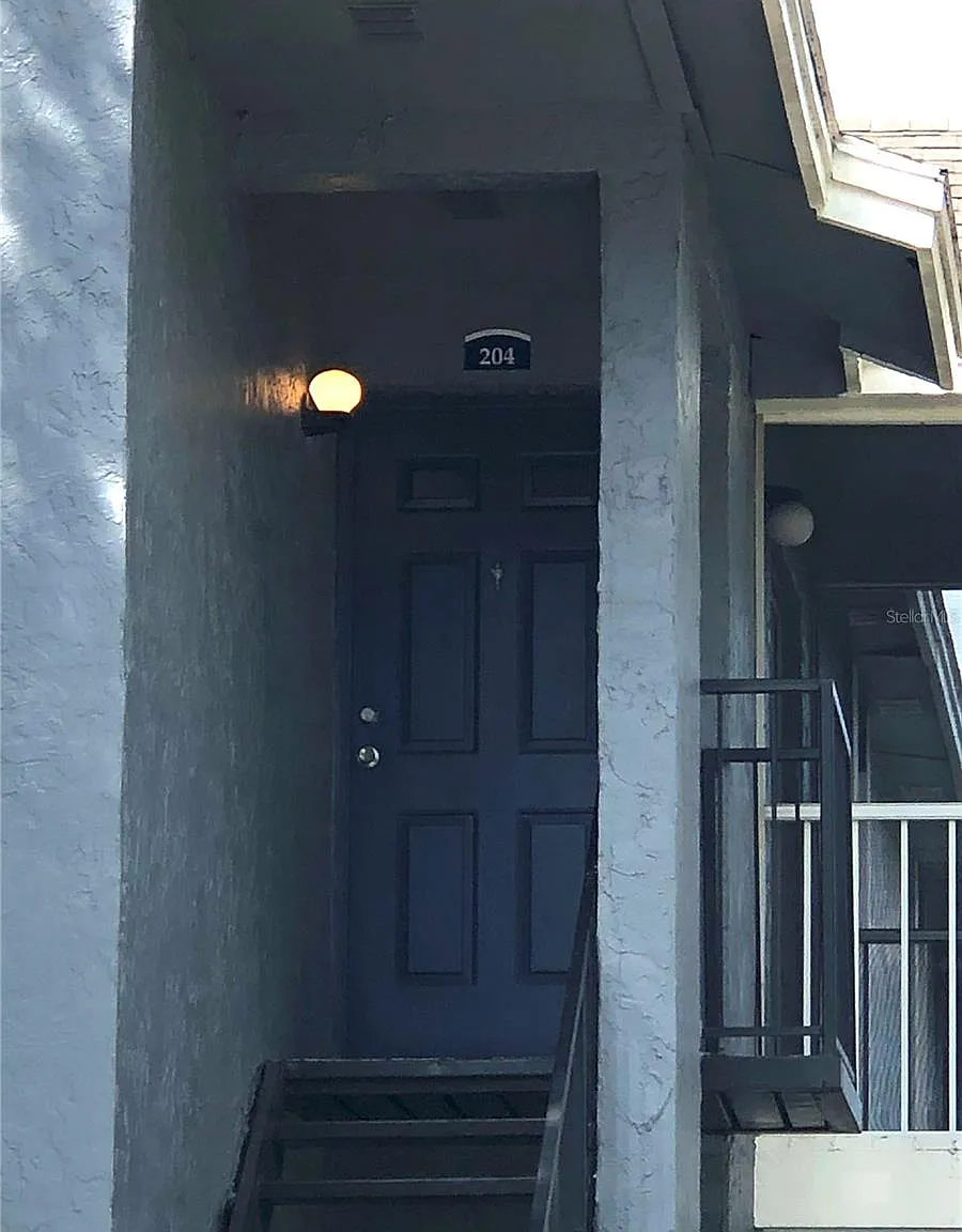 2 bed, 2.0 bath, 910 sqft, $1,450 — Photo 2