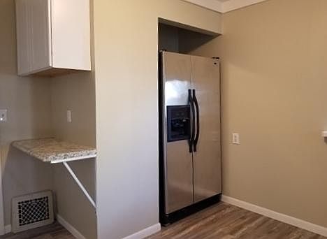 4th image of 310 E Easterday Ave