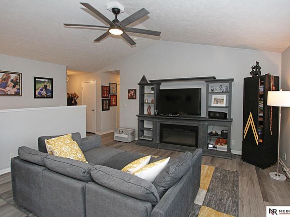 4th image of 2100 Vavrina Ln
