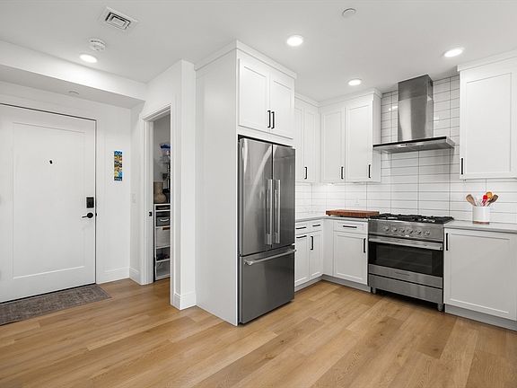 3rd image of 3171 Washington St #204