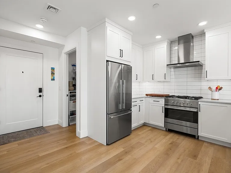 3171 Washington St #204 — Photo 3