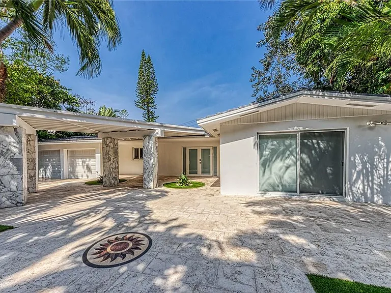 1800 SE Admirals Way — Photo 40