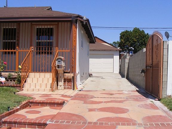 2nd image of 10644 S Wilton Pl