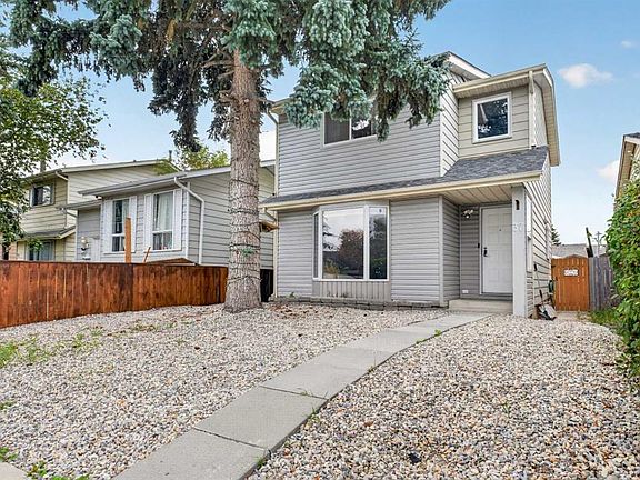 2nd image of 37 W Erin Croft Cres SE