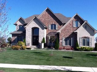 900 Alderbrook Ct, Crown Point, IN 46307