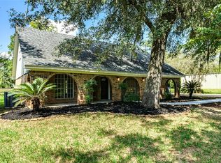 320 Rabbit Trl, Lake Jackson, TX 77566