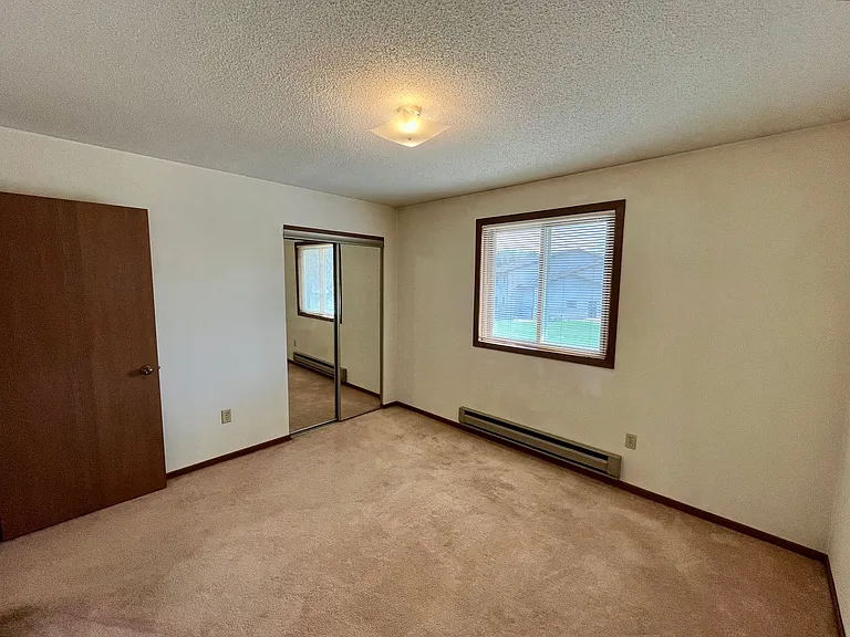 604 Hollywood Dr — Photo 7