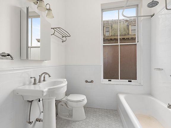 4th image of 419 Clinton Ave #2B