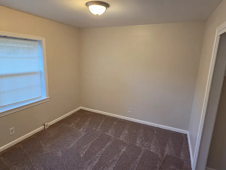 1460 Brentwood Ave — Photo 6