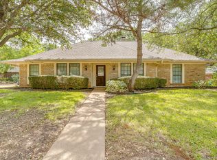 2907 Creekwood Dr, Grapevine, TX 76051