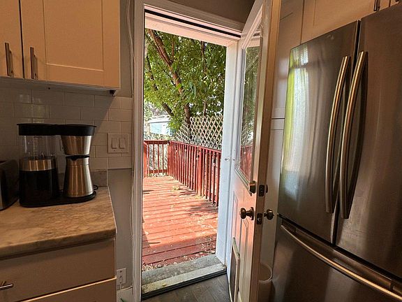 5th image of 1914 D St NE