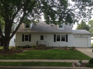 3104 Winchester Dr, Bloomington, IL 61704
