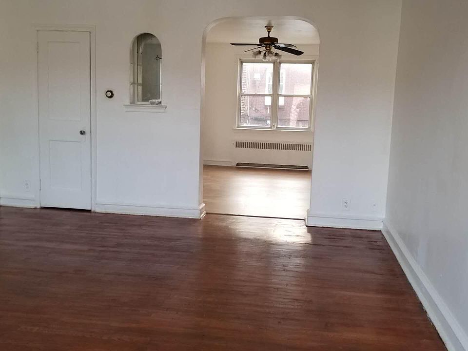2nd image of 1426 Creston St