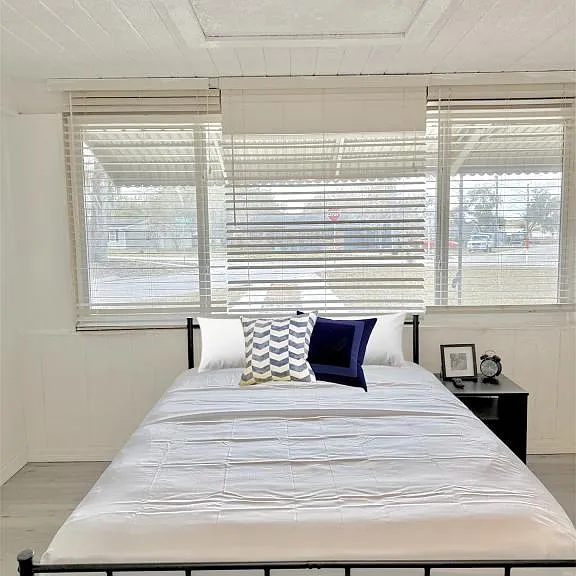 542 Longfellow Blvd — Photo 3