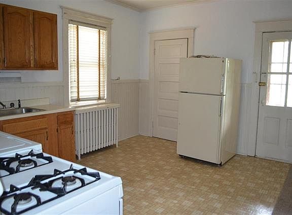 5th image of 238 S 3rd Ave