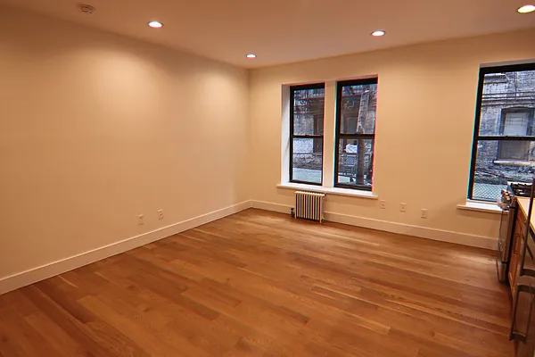 Rented by PMG Real Estate  | media 13