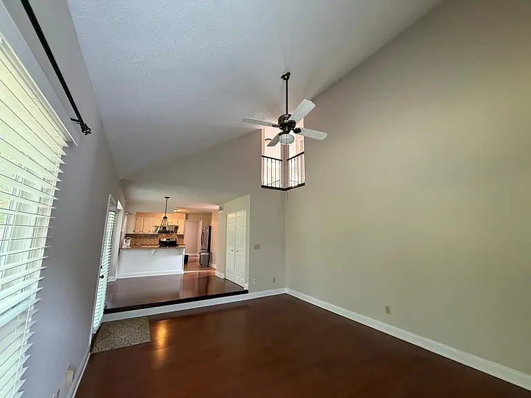 7574 Allenwood Ct — Photo 8