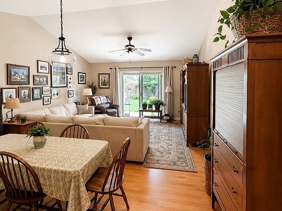 5th image of 852 Forestglen Dr APT B