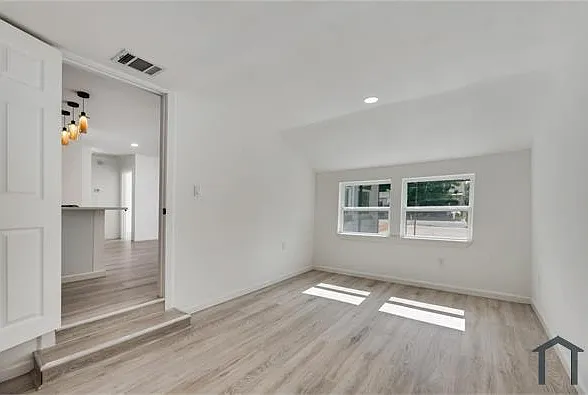 1234 McLean Ave — Photo 6