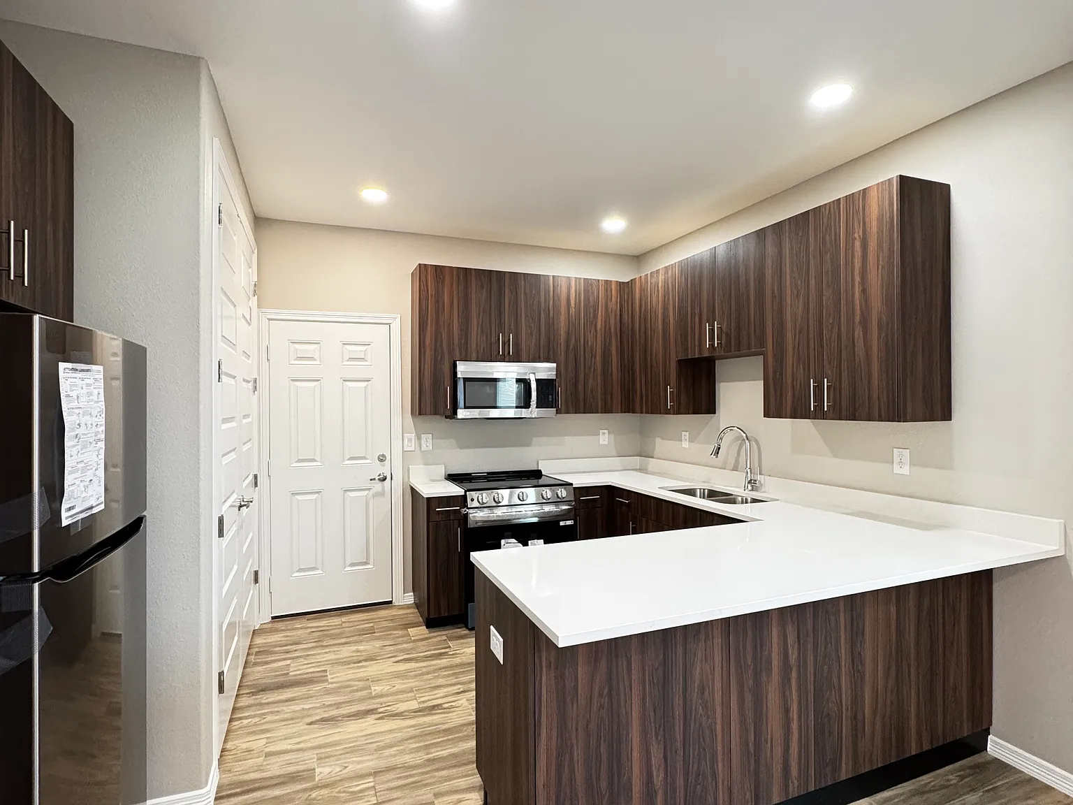 2 bed, 826 sqft, $1,100 — Photo 2