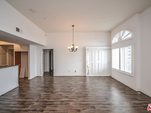 5th image of 616 S Wilton Pl APT 403