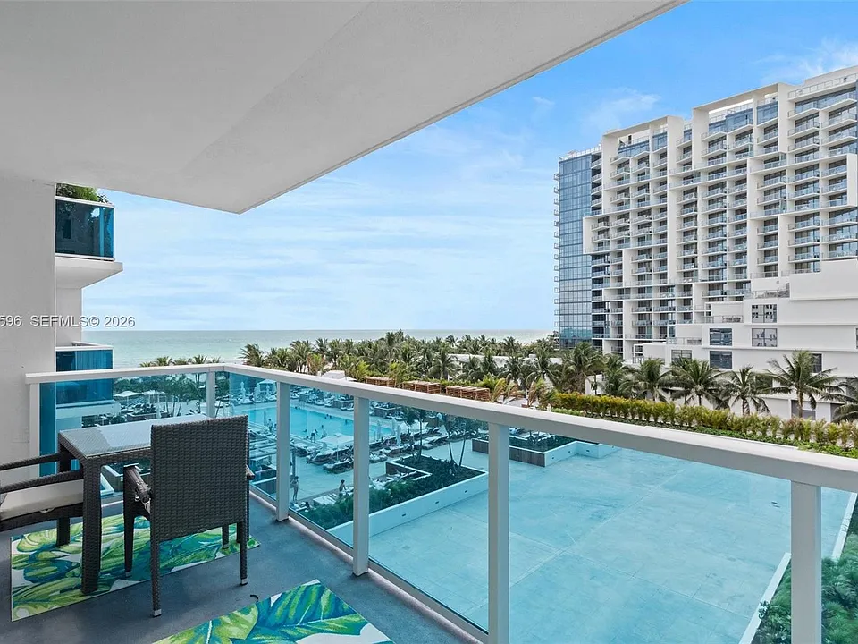 2301 Collins Ave #504