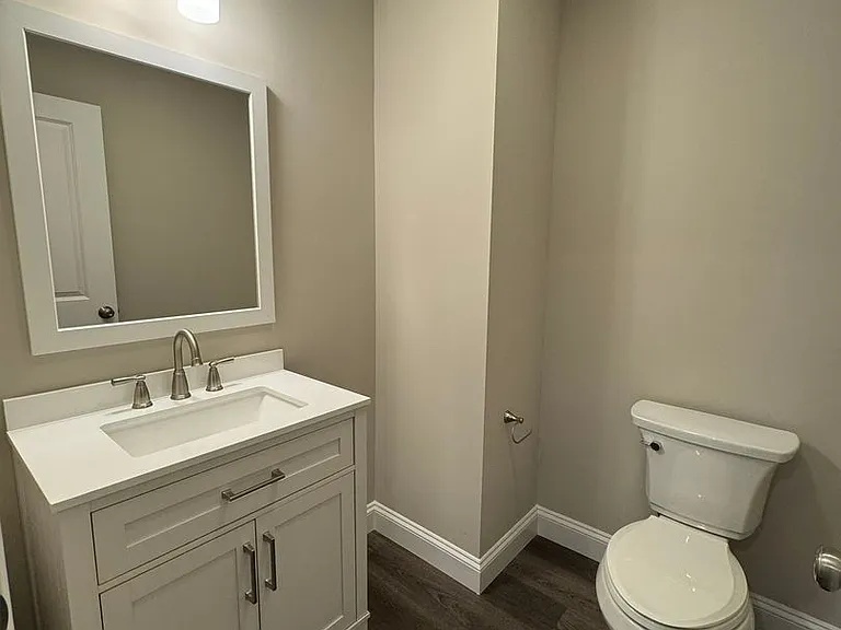 108 Mammoth Rd #B — Photo 6