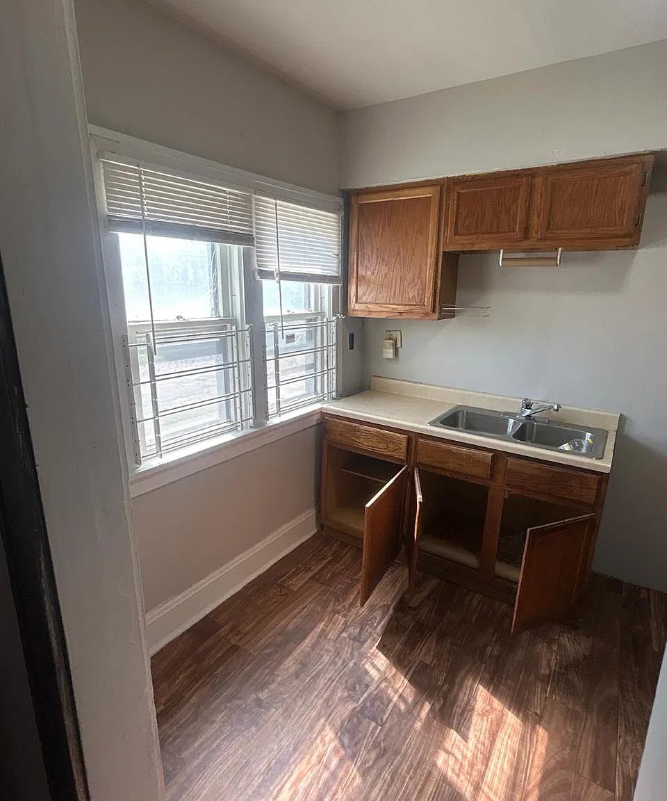 2 bed, 850 sqft, $975 — Photo 2