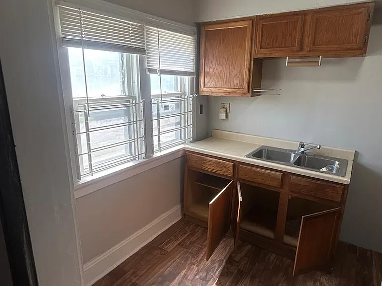 1216 Lakefront Ave #2 — Photo 2