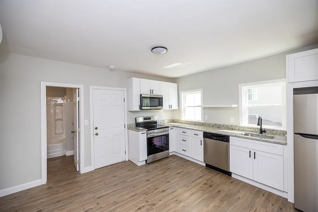 2 bed, 1.0 bath, 800 sqft, $2,000 — Photo 3