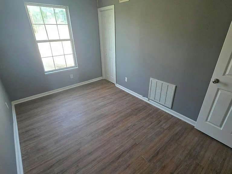 301 Reardon Blvd — Photo 7