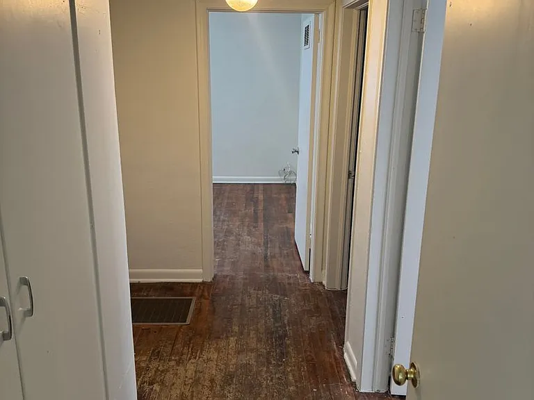 1615 Sharkey St — Photo 6