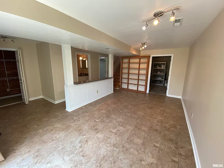 6525 N Kramm Rd — Photo 22