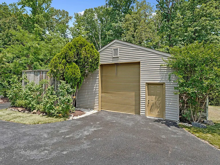 7712 Dolly Dr — Photo 48