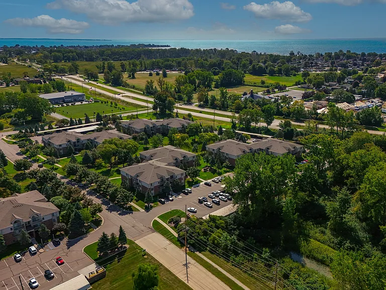 New Apartments for Rent at Prentiss Pointe Apartments in Harrison Township