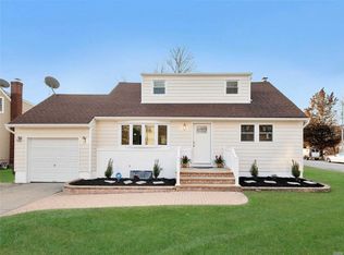 1017 Carlls Straight Path, Dix Hills, NY 11746