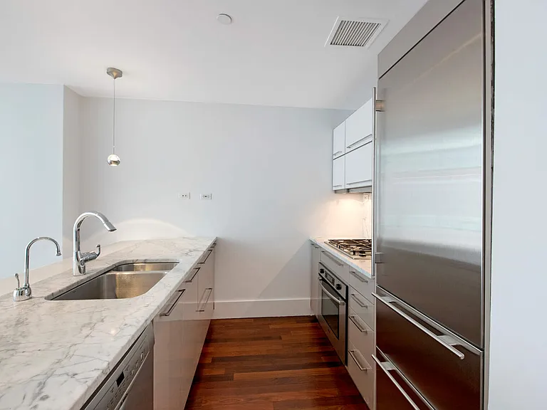 165 W 18th St #8B — Photo 6