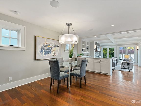 4th image of 5036 36th Avenue NE
