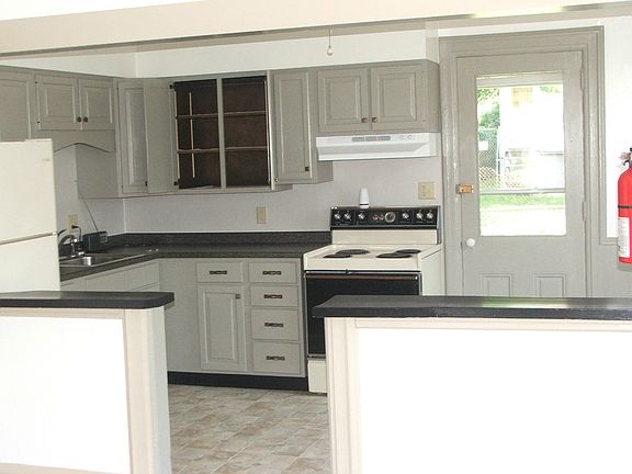 4th image of 808-810 Cherry St