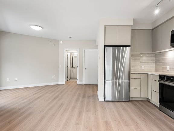 5th image of 641 Claremont St #1393357