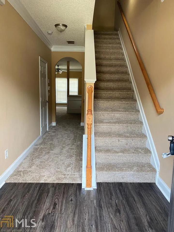 3 bed, 2.5 bath, 1378 sqft, $1,680 — Photo 2
