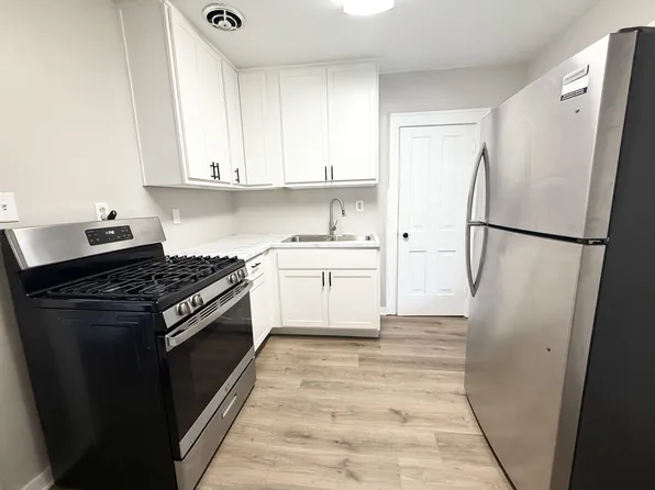 221-223 North Pinckney Street - 221 Upper, 221 N Pinckney St, Madison, WI 53703