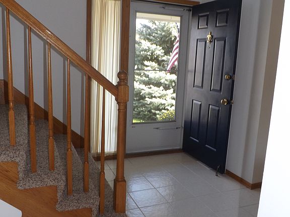 3rd image of 8916 Longview Dr