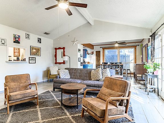 4th image of 2108 Warwick Dr