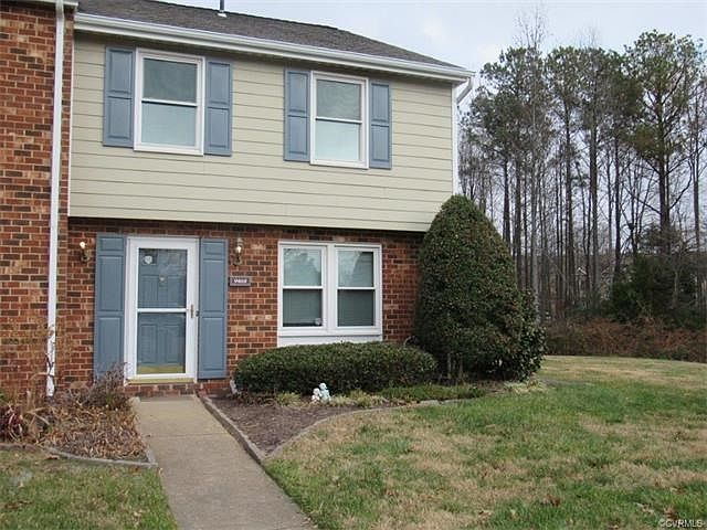 Crisp and clean end unit townhome.