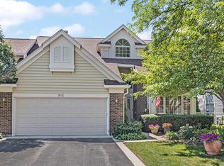 912 Fountain View Dr, Deerfield, IL