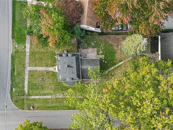 4th image of 2065 Stone St